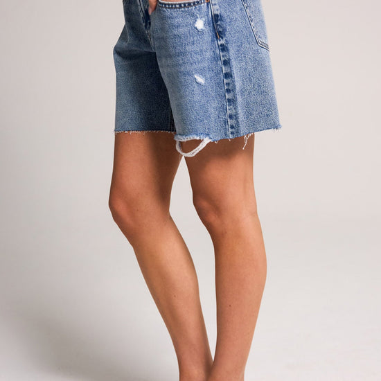 Experience comfort and style with Belle's Baggy Bermuda Short - Medium Indigo, made of 100% cotton for ultimate wearability.